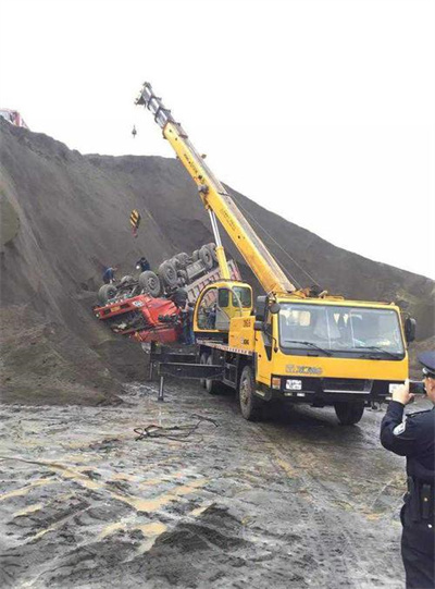 七台河上犹道路救援